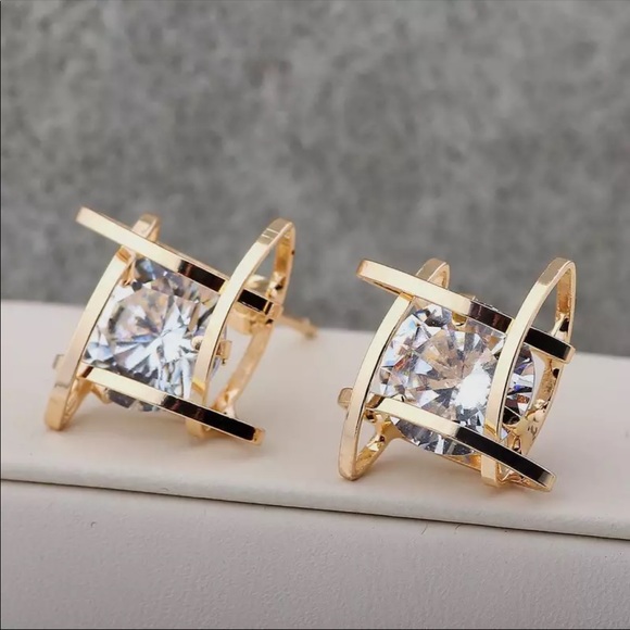 Jewelry - New Gold Tone Caged Stud Earrings